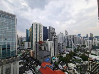 Easy access condo 5 minutes to BTS/MRT