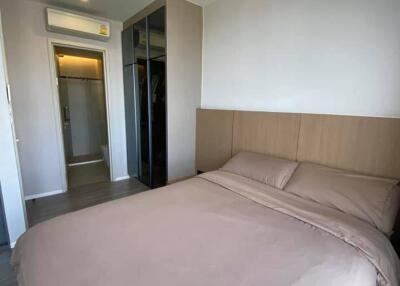 1-BR Condo at The Room Sathorn - St. Louis near BTS Surasak