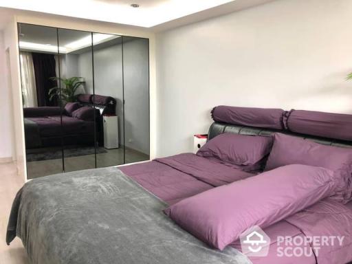 2-BR Condo at Fragrant 71 Condominium near BTS Phra Khanong