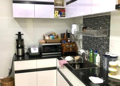 2-BR Condo at Fragrant 71 Condominium near BTS Phra Khanong