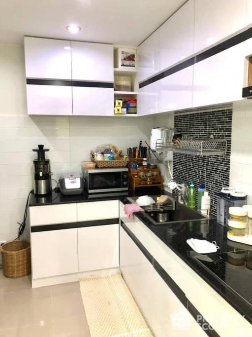 2-BR Condo at Fragrant 71 Condominium near BTS Phra Khanong