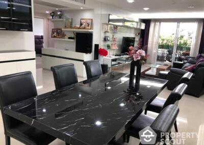 2-BR Condo at Fragrant 71 Condominium near BTS Phra Khanong