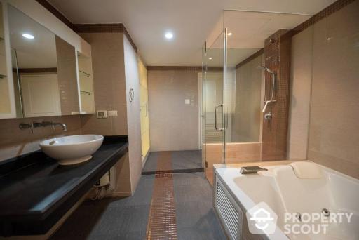 3-BR Condo at President Park Condominium near MRT Queen Sirikit National Convention Centre