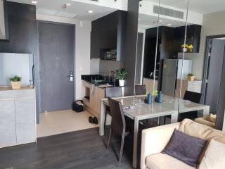 Set within the excellent location of Asoke area