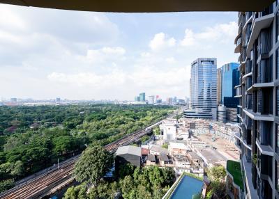 The line Jatujak Mochit ,park view and greenery space ,located near BTS Mochit