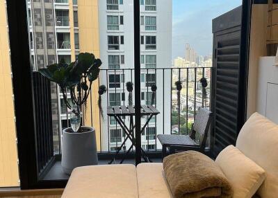 1-BR Condo at Ideo Mobi Asoke near MRT Phetchaburi