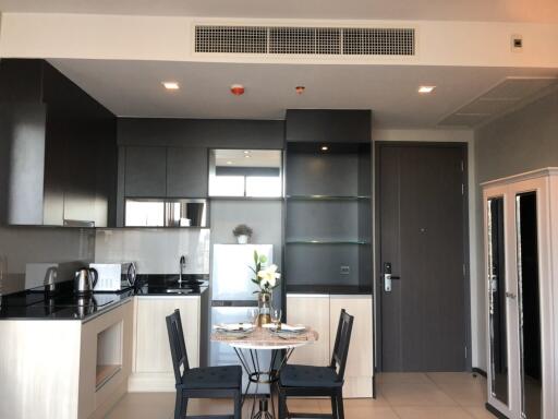 Easy access condo 5 minutes to BTS/MRT