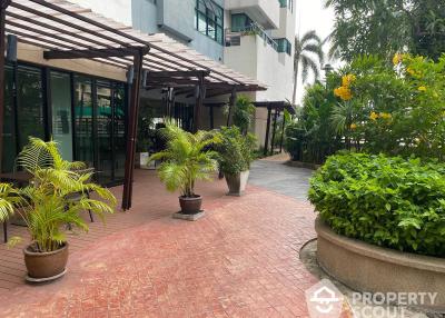 3-BR Condo at Sathorn Gardens near MRT Si Lom