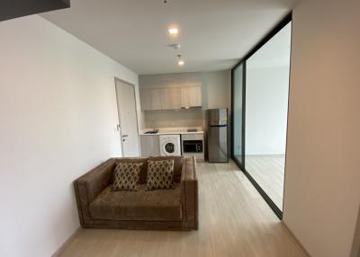 Fully furnished one bedroom featuring good sized unit, Just a few minutes to BTS Phrakaong station
