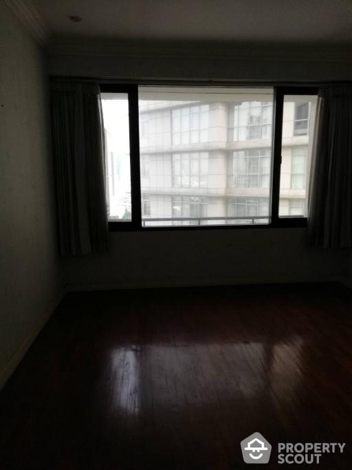 3-BR Condo at Baan Piya Sathorn near MRT Si Lom