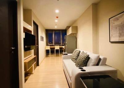 1-BR Condo at Rhythm Sathorn near BTS Saphan Taksin