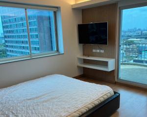 Supalai Park Ratchayothin, the spacious three bedroom for sale on the 16st floor