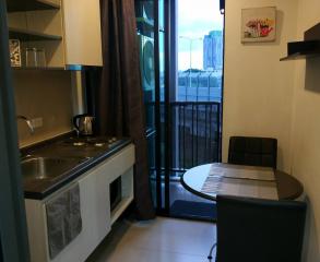 One bedroom and One bathroom features all furniture in Sukhumvit area