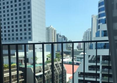 Easy access condo 5 minutes to BTS/MRT