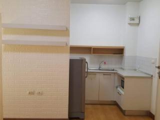 Full facilities condo near BTS Udomsuk