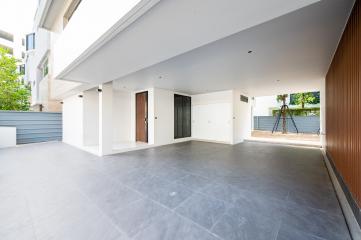 Super Luxury L-shape house for sale, Only 5 mins from MRT Cultural Center Station.