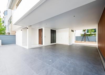 Super Luxury L-shape house for sale, Only 5 mins from MRT Cultural Center Station.