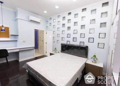 2-BR Condo at President Park Condominium near MRT Queen Sirikit National Convention Centre