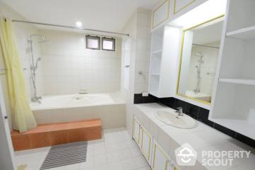 3-BR Condo at Oriental Towers Condominium near BTS Ekkamai (ID 510846)