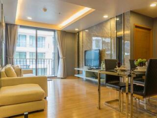 Condo with 230m pool easy access to city