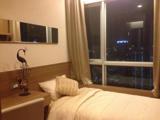 Condo only 100 m. MRT Petchaburi