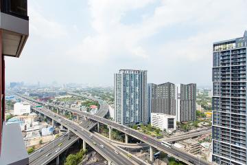 The BASE Garden Rama 9, just 700 metres from the Airport Link and 800 metres from the Expressway.