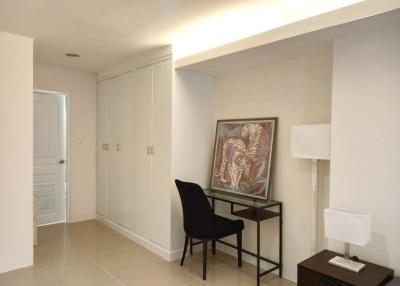 Waterford Diamond, the luxurious condo near BTS Phrom Phong