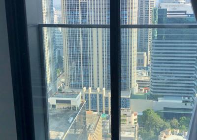 1-BR Condo at Noble Ploenchit near BTS Phloen Chit