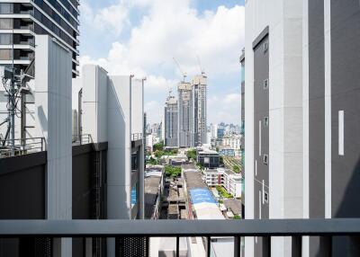 CEIL by Sansiri within easy reach to Ekkamai BTS station and expressway