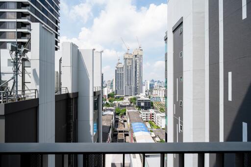 CEIL by Sansiri within easy reach to Ekkamai BTS station and expressway