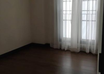 4-BR Townhouse near BTS Phra Khanong