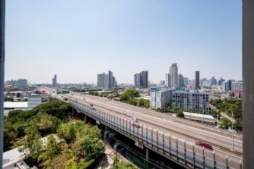 One bedroom and One bathroom features all furniture in Sukhumvit area