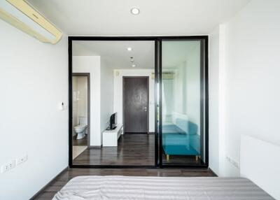 One bedroom and One bathroom features all furniture in Sukhumvit area