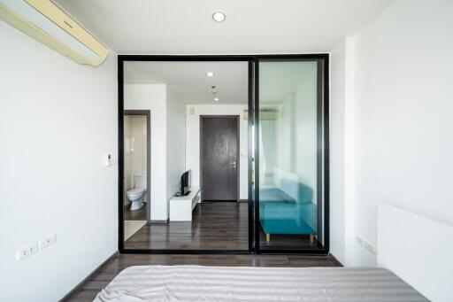 One bedroom and One bathroom features all furniture in Sukhumvit area