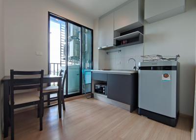 The excellently presented building The BASE Changwattana provides 1 bedroom
