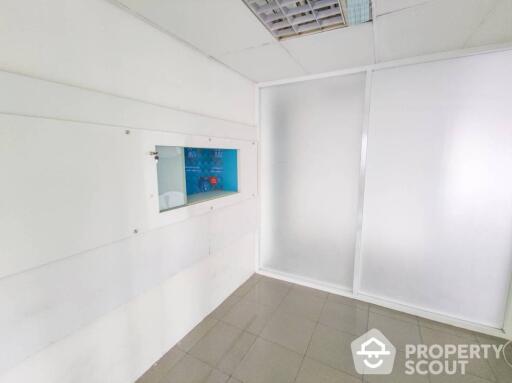 Commercial for Rent and Sale in Khlong Toei