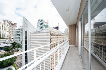 Zen style condo in the middle of Asok