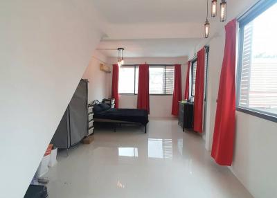 3-BR Townhouse near BTS Saphan Taksin