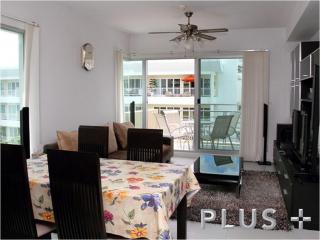 Beach front condo, can get sea and pool view