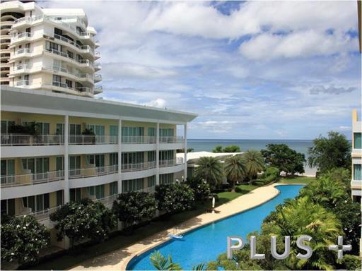 Beach front condo, can get sea and pool view