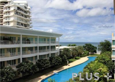 Beach front condo, can get sea and pool view