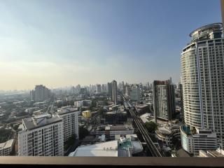 WYNE by Sansiri, the corner condo for rent is situated in Sukhumvit area
