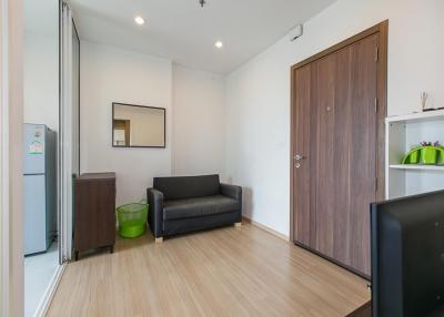 The excellently presented building The BASE Changwattana provides  1 bedroom