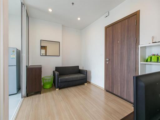 The excellently presented building The BASE Changwattana provides  1 bedroom