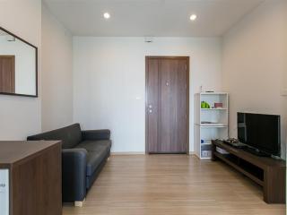 The excellently presented building The BASE Changwattana provides  1 bedroom