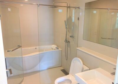 Ivy Thonglor, the rental unit is exceptionally located in Thonglor area