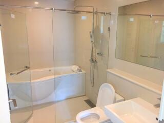 Ivy Thonglor, the rental unit is exceptionally located in Thonglor area