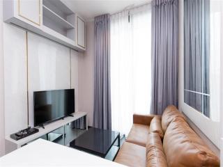 The rental room offering 1 bedroom and easy access to BTS Asoke and MRT Sukhumvit station