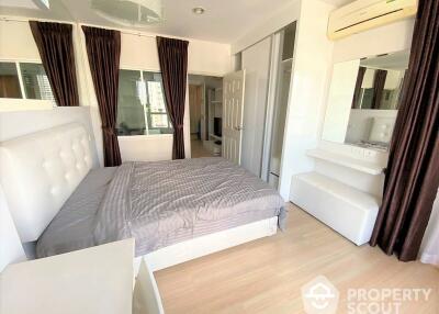 1-BR Condo at Life @ Sathorn 10 near BTS Chong Nonsi