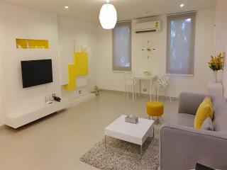 Definitely spacious living areas with 1 bedroom for rent in apartment, Benviar Tonson Residnce